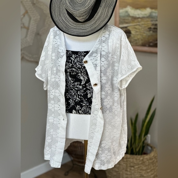 Le Cove Brand White Crochet Lightweight Swimsuit Coverup - Picture 1 of 8